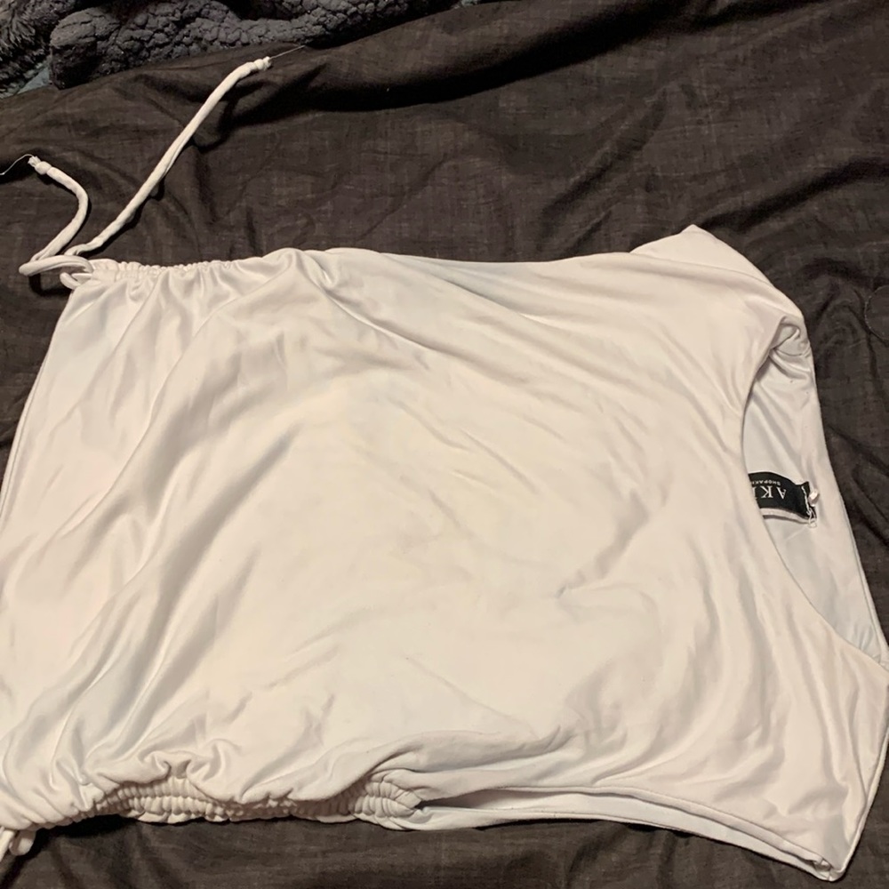 Women’s AKIRA size medium white crop top